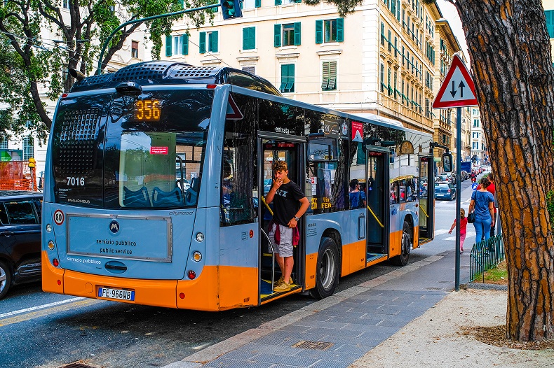 Öffentliche Verkehrsmittel Genua